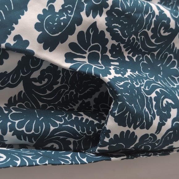 Green and white patterned dress - Picture 3 of 4